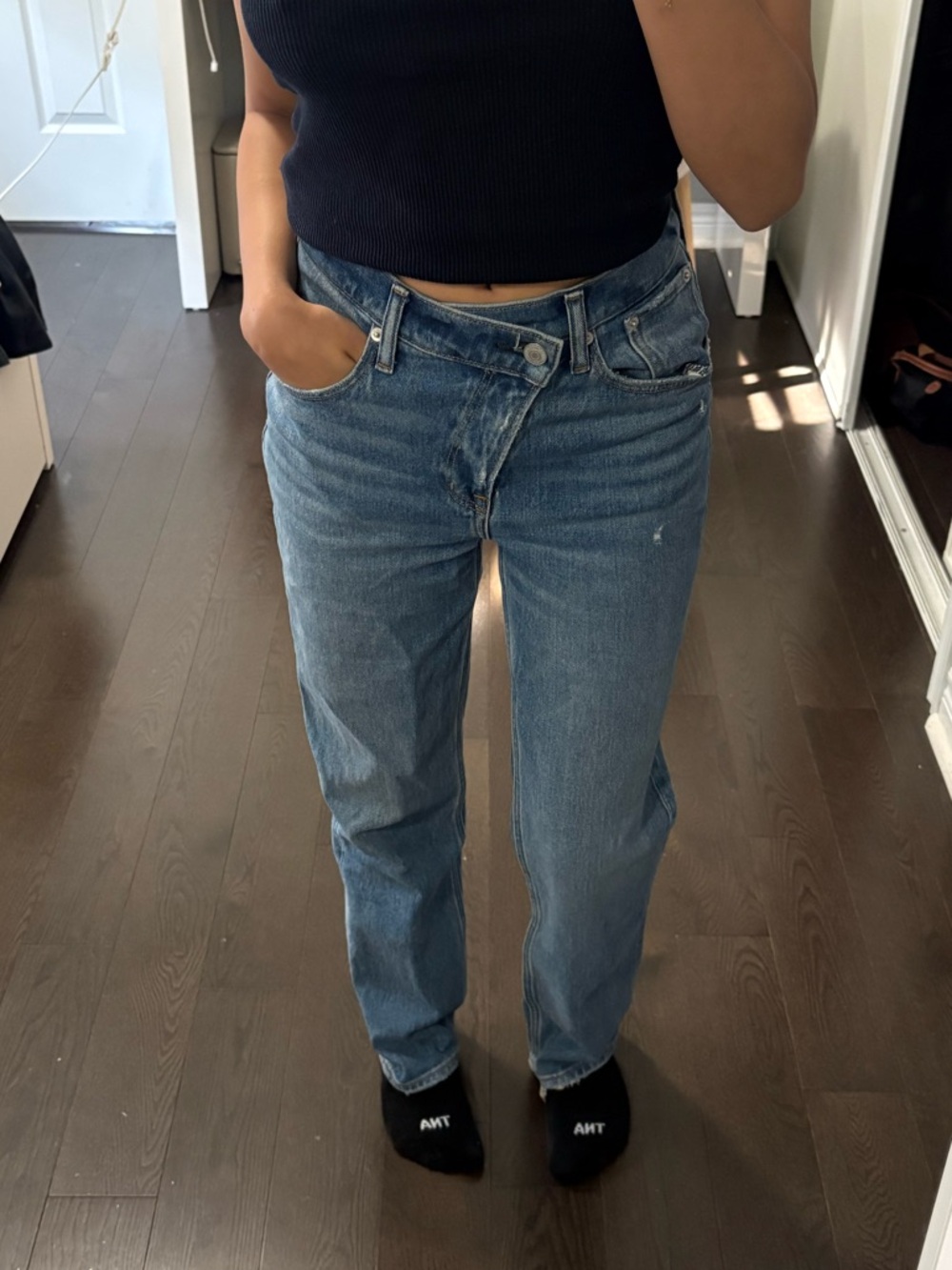 Abercrombie Crossover Ultra High Rise 90s Straight Jean, Medium Wash, Size 24S